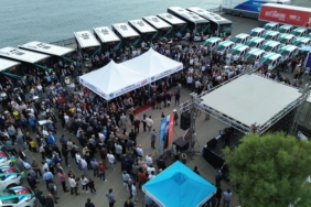 Tekirdağ Büyükşehir Belediyesi araç filosunu genişletmeye devam ediyor. Bu kapsamda filoya yeni araçlar katıldı.