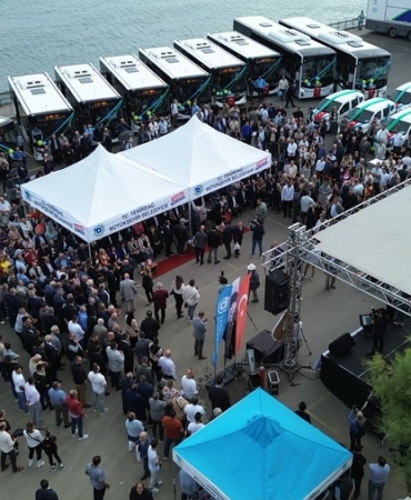 Tekirdağ Büyükşehir Belediyesi araç filosunu genişletmeye devam ediyor. Bu kapsamda filoya yeni araçlar katıldı.