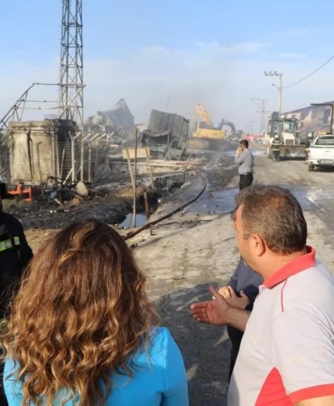 Candan Yüceer yangının çıktığı fabrikayı inceledi 10 candan yüceer yangın