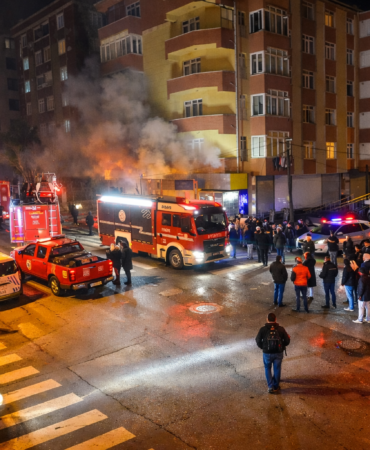 Yangın Paniği: Zincir Marketin Deposunda Korku Dolu Anlar Yaşandı 3 yangın-panigi