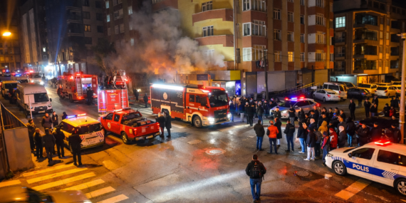 Yangın Paniği: Zincir Marketin Deposunda Korku Dolu Anlar Yaşandı 56 yangın-panigi