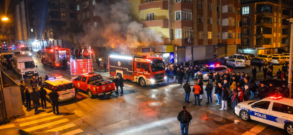 Yangın Paniği: Zincir Marketin Deposunda Korku Dolu Anlar Yaşandı 1 yangın-panigi